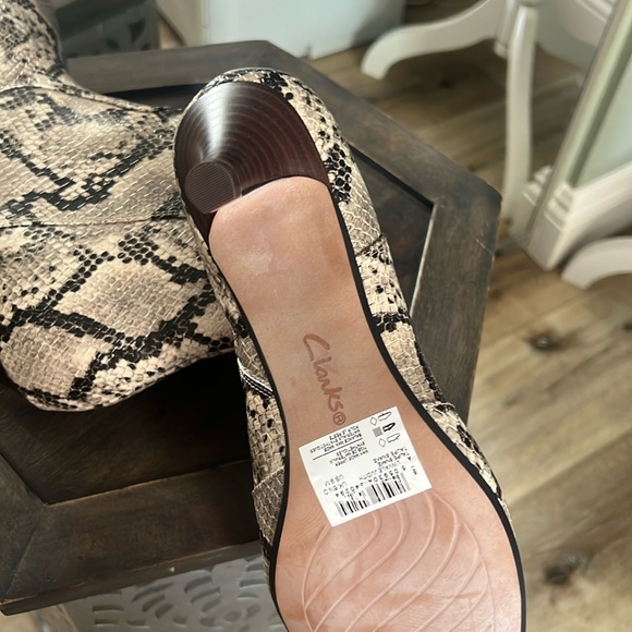 Clarks, snakeskin leather booties, NWT, size US 9 - Picture 4 of 7